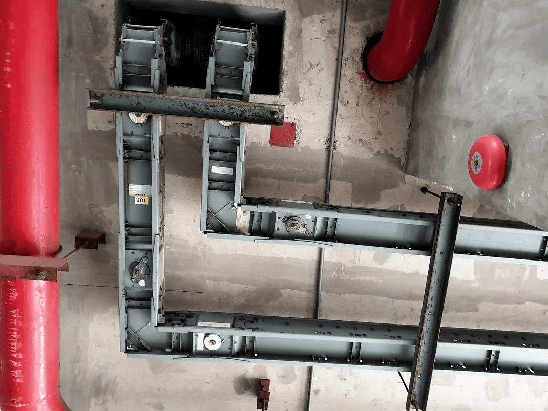 Feeder busway system with enclosed metal housing used for high-amperage backbone power distribution between major electrical equipment